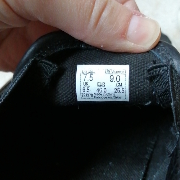 VANS Off the Wall Black Slip Ons Size 8 - Picture 14 of 15